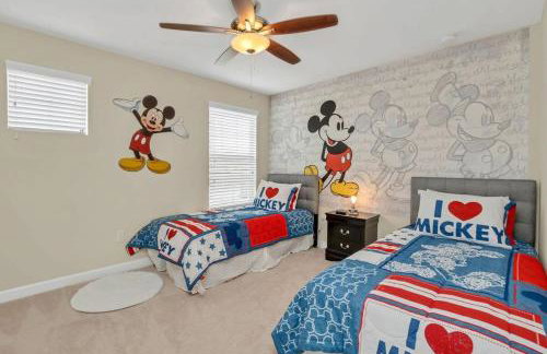 Near Disney - 5BR Home- Games Pool Hot Tub & BBQ - Foto 23