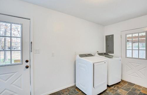 Near Lake Fork Home with Fire Pit in Yantis! - Foto 11