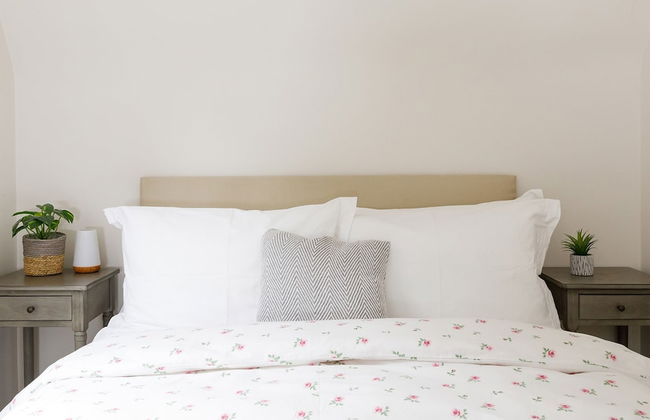 Stunning 5BR Home With Pool - 5 min to Beach - Foto 40