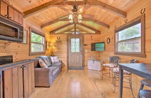 Year-Round Adventure! Rustic Cabin in Mill Spring - Foto 1