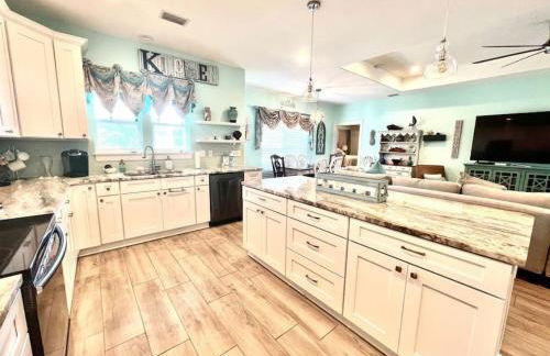 2 Fins Up, Beach Home, Private Pool , Golf Cart, 6 beds - Foto 57