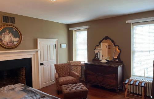 Vaux Hall Manor - 5BR Historic Farmhouse on Bay - Foto 24