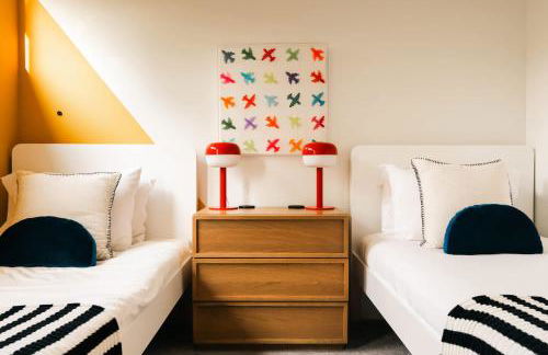 Colorful Sunnyside Escape - Walk to Dining & Parks - Foto 44