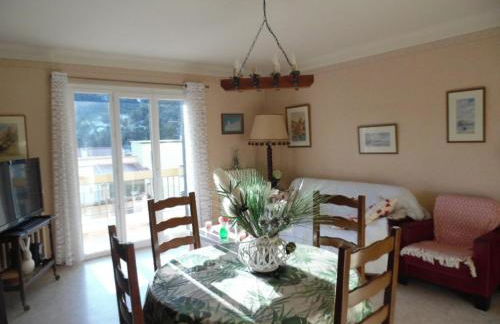 Charmant F2 à Amélie-les-Bains avec terrasse, parking et Wi-Fi, proche thermes et centre-ville - FR-1-703-116 - Foto 10