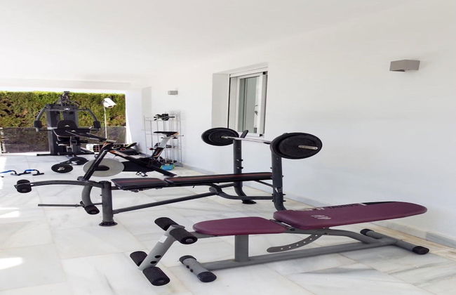 Modern Versace-themed Villa - Foto 24