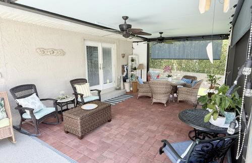 Waterfront Oasis with Private Heated Pool & Dock - Foto 26