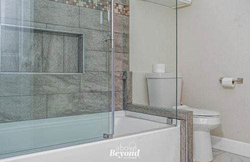 Sprawling Home w/ Rooftop Spot - Foto 38