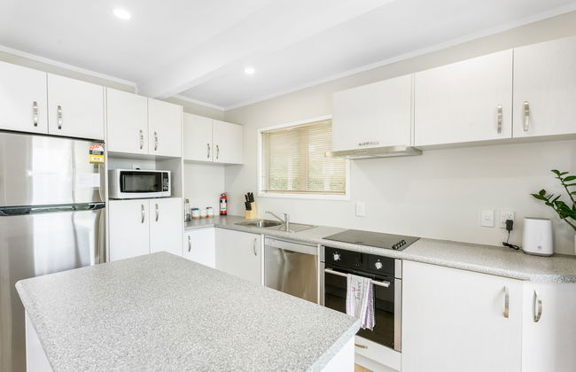 A Home away from Home - Netflix -Parking - Foto 20