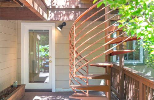 Summit Sanctuary! Redwoods! Fire Table!! BBQ Grill! Fast WiFi!! Dog Friendly! - Foto 4