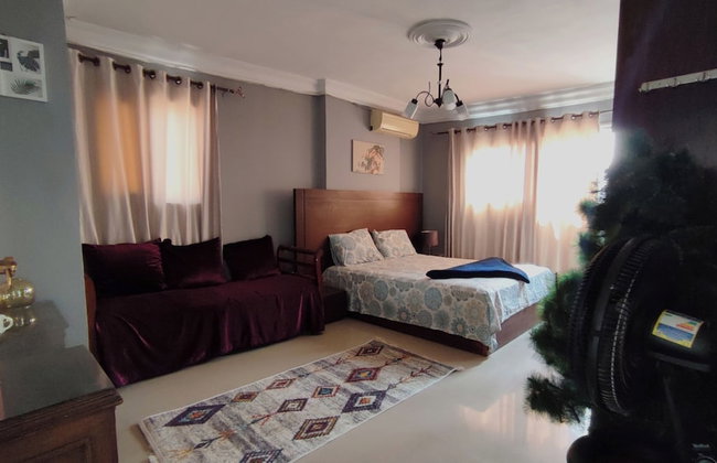 Charming 3-bedroom Apartment in Alexandria With City View - Photo 18