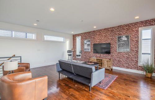 Jack Daniels House with Rooftop Golf, City views! 8min to Whiskey Row! Sleeps 10! - Foto 17