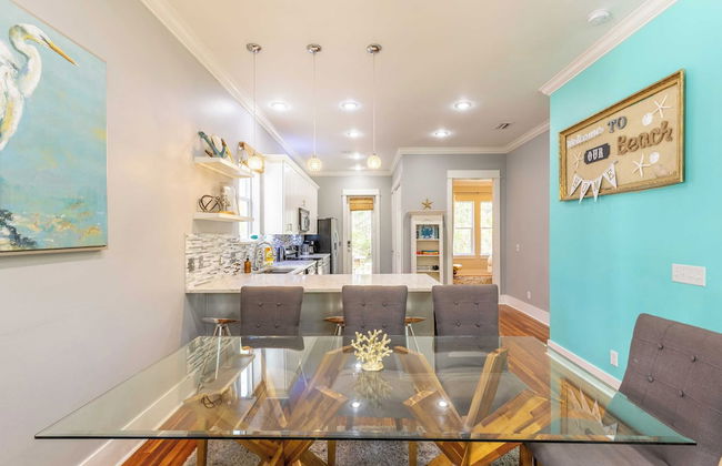 Doctor's Orders by Avantstay 5 Mins TO Beach! w/ Community Pool & Hot Tub! - Photo 13