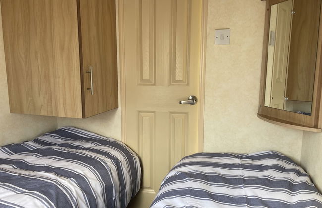 3-bed Caravan in Walton on the Naze - Photo 2