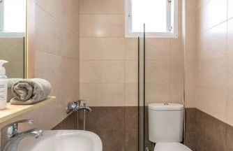 white house by the sea - Photo 10