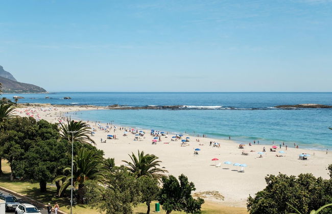 Villa Bleu Blanc in Camps Bay With Pool and Views - Foto 67