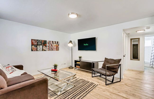 Convenient 2BR Apt w Covered Parking SLC - Foto 3