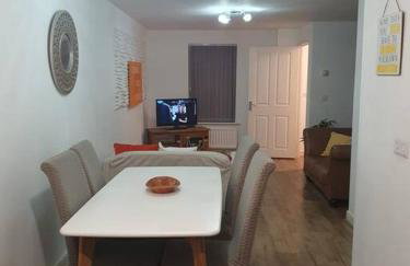 Home near Rugby Station for contractors and Work Commuters, 5 bedroom, Free Parking & Garden - Photo 6