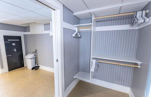 Beautiful Home 30 Feet from the Sand at Spofford Lake! - Foto 40