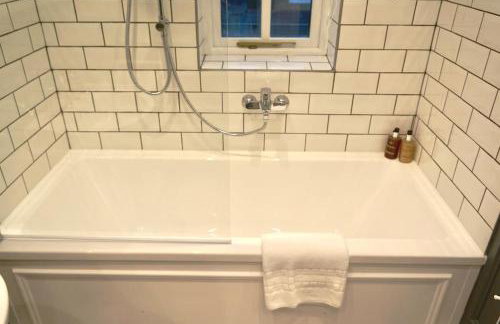 Epic Location, Views & Large Private Terrace - Photo 16