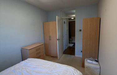 Elegant 1-Bedroom Flat With Stunning Thames views - Photo 17