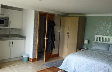 Highridge Apartment - Photo 17