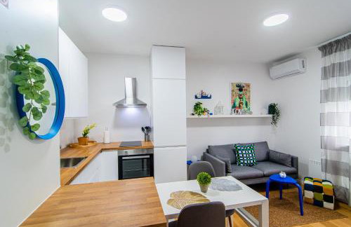 Flexible SelfCheckIns 110 - Zagreb - Private Parking - Loggia - Foto 11