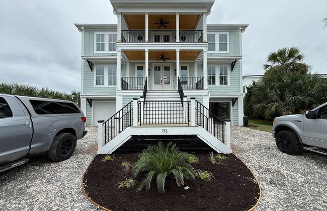 Sprawling Ocean View Home With Massive Deck - Photo 23