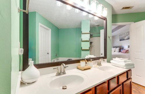 18 Mi to Atlanta Family Retreat with Patio - Foto 17