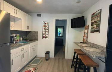 Quiet & Centrally located House - PRIVATE PARKING, LAUNDRY AND STORAGE FOR LUGGAGE - Foto 13