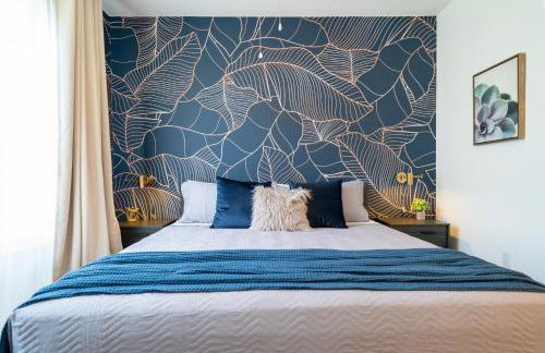 Stylish Villa Retreat with Pool - Photo 19