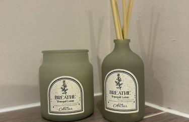 Cozy 2-Bed Home near Barnwell Country Park - Free Parking - Photo 7