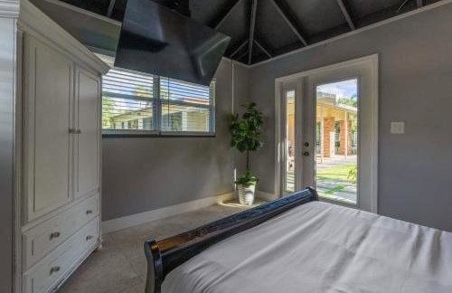 The Garden House Hot Tub Pool and Lush Garden Oasis - Foto 17