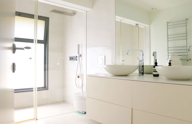 Luxurious Coastal Villa with Pool - Foto 78