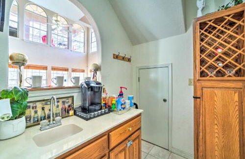 Upscale Home with Views and Game Room! - Foto 9