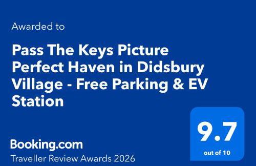 Pass The Keys Picture Perfect Haven in Didsbury Village - Free Parking & EV Station - Photo 6