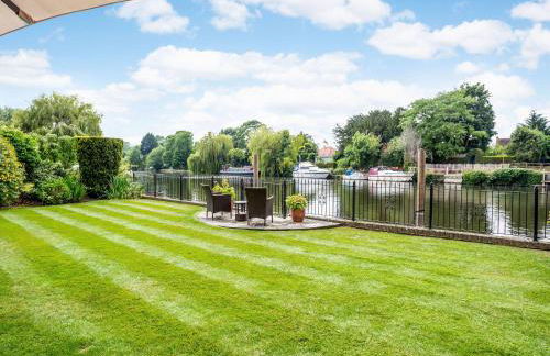 Riverside 4 Bedroom House Wraysbury Staines - Foto 4