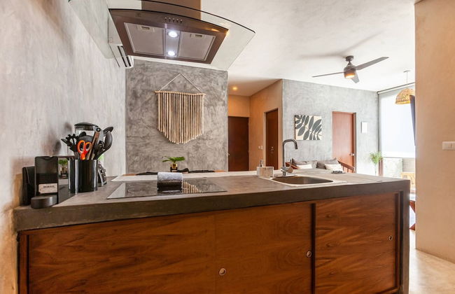 Magical Ph In Town Wprivate Rooftop Glass Tub - Photo 29