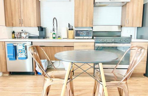 The Leo - One Bedroom Apartment w Private Balcony - Foto 10