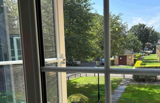 1-bed Apartment in Greater London Next to Station - Photo 24