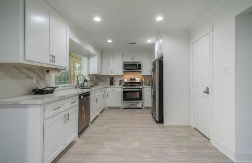Bright and Spacious Home for w Pool -over 30 Nights- - Foto 12