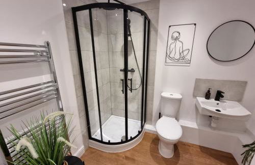 28 ExcellentStays - Heathrow - 5 Bedroom House - Foto 8