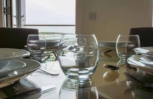 Orion Marina Sea View - Parking - by Brighton Holiday Lets - Foto 24