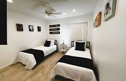 Lakeside Pool Home, Games close to Disney & Malls - Foto 19