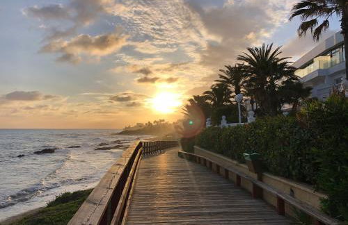 Luxury 3 Bedroom Apartment 300m from the Beach - Photo 46