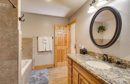 Rustic Lakeside Cabin on 3 Acres with Nature Views! - Foto 19