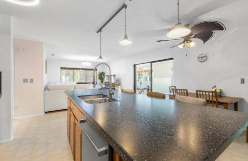 Relaxing Coastal Comfort - Heated Pool - Photo 34