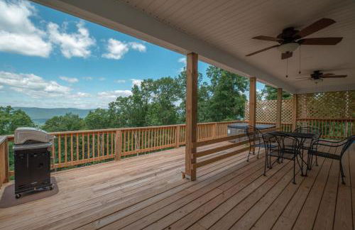 Sunset Cabin Privacy, Views, HotTub, Firepit, BBQ, Pets - Photo 9