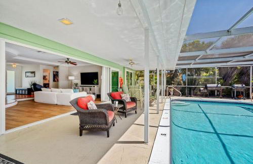 Walk to Beach Indoor-Outdoor Living w Pool - Photo 1