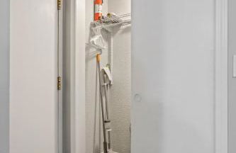 Fully Furnished 1st Floor 1 Bed 1 Bath Condo - Close To Shopping & Hwys North&South - Foto 19