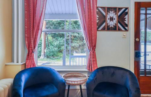 Spacious Broadway Home Downtown Western Modern Charm with parking - Photo 2